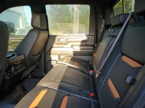 Used 2024 GMC Sierra 2500 AT4 w/ AT4 Premium Plus Package AWD/4WD image 11