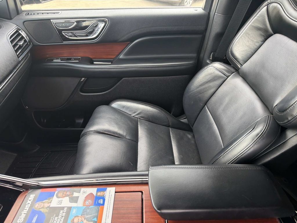 Certified 2021 Lincoln Navigator Reserve RWD image 17