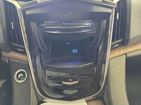 Used 2018 Cadillac Escalade ESV Premium Luxury AWD/4WD image 19