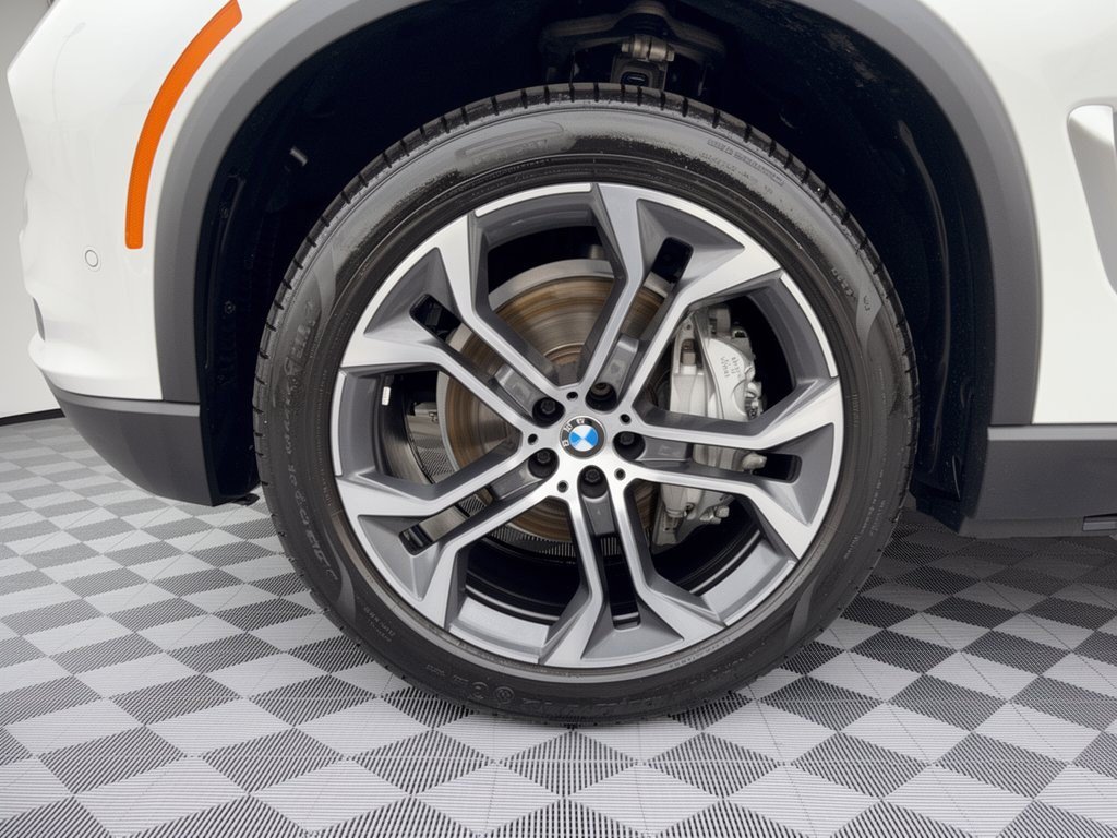 Certified 2024 BMW X5 sDrive40i w/ Premium Package RWD image 13
