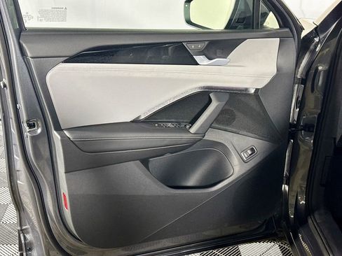 New 2026 Volkswagen Tiguan SE image 10