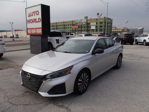 Used 2024 Nissan Altima 2.5 SV image 1