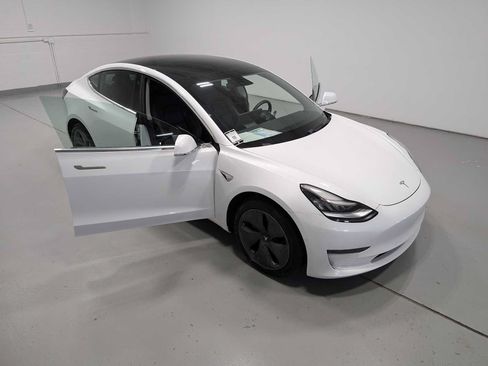 Used 2020 Tesla Model 3 Standard Range Plus RWD image 16
