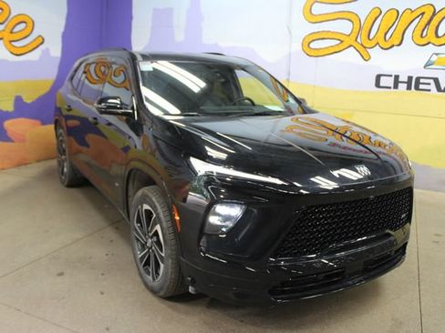 Used 2025 Buick Enclave Sport Touring w/ Power Package AWD/4WD image 2