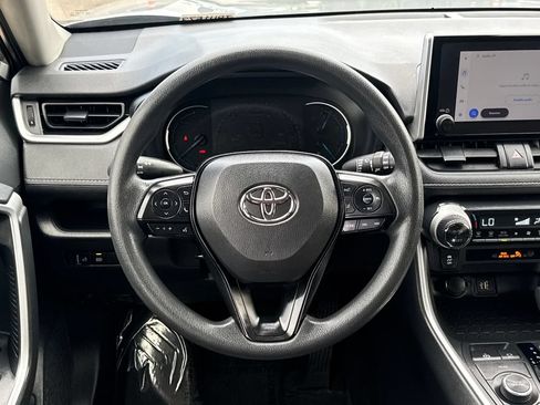 Used 2025 Toyota RAV4 XLE AWD/4WD image 13