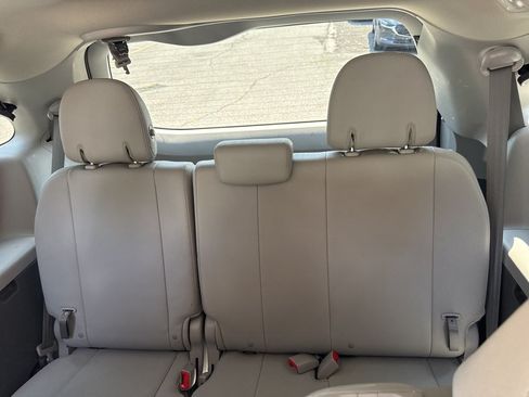 Used 2016 Toyota Sienna XLE FWD image 22