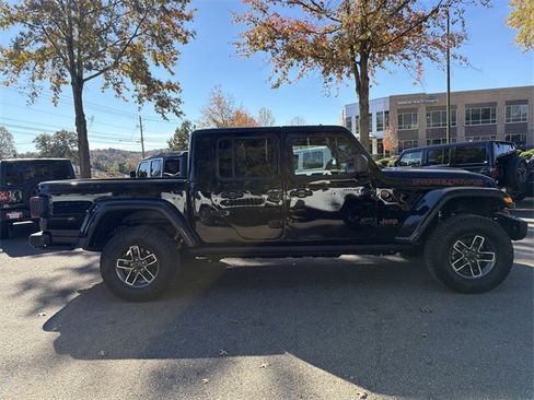 Used 2024 Jeep Gladiator Mojave image 4