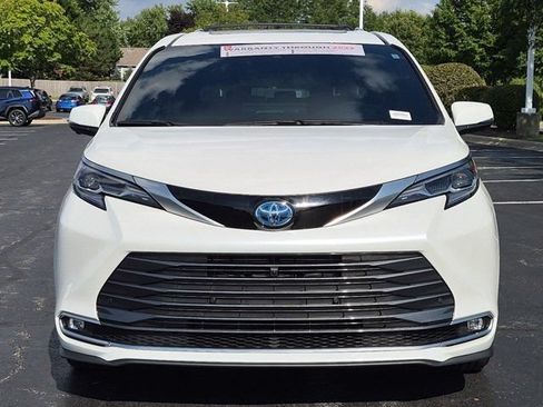 Certified 2025 Toyota Sienna Platinum AWD/4WD image 4
