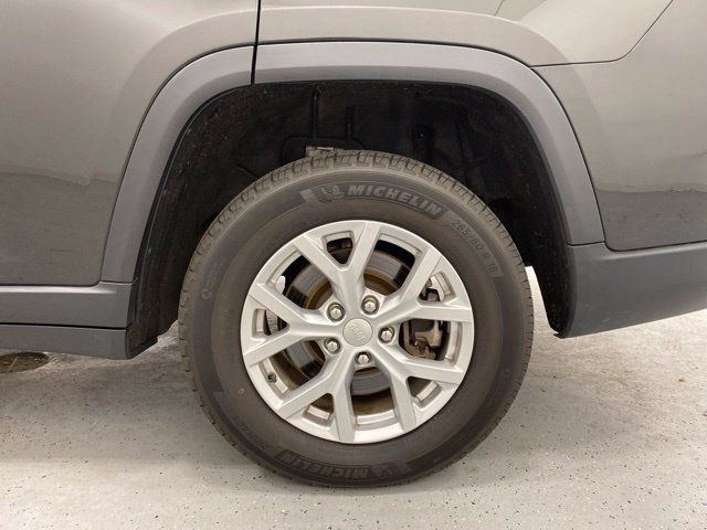 Used 2023 Jeep Grand Cherokee L Limited AWD/4WD image 10