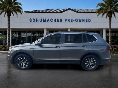 Used 2020 Volkswagen Tiguan SE w/ Panoramic Sunroof Package FWD image 4
