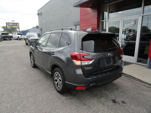 Used 2023 Subaru Forester Premium AWD/4WD image 3