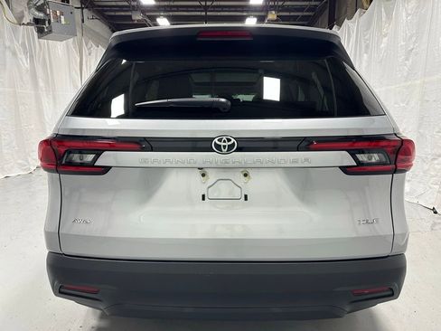 Used 2025 Toyota Grand Highlander AWD image 6