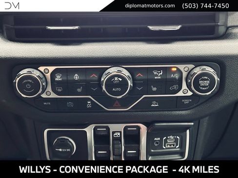 Used 2024 Jeep Wrangler Unlimited AWD/4WD image 39