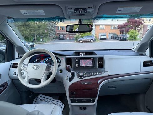 Used 2012 Toyota Sienna XLE w/ Entertainment Pkg AWD/4WD image 32