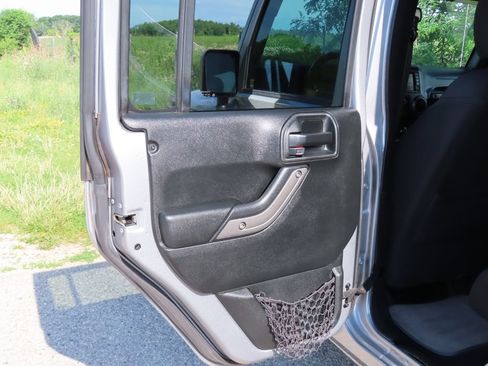 Used 2018 Jeep Wrangler Unlimited Sport S AWD/4WD image 25