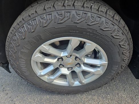 Used 2023 Chevrolet Silverado 1500 LT AWD/4WD image 11