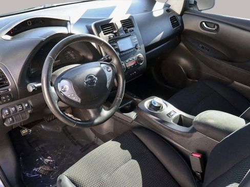 Used 2015 Nissan Leaf S image 16