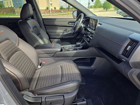 Used 2025 Nissan Pathfinder Rock Creek image 30