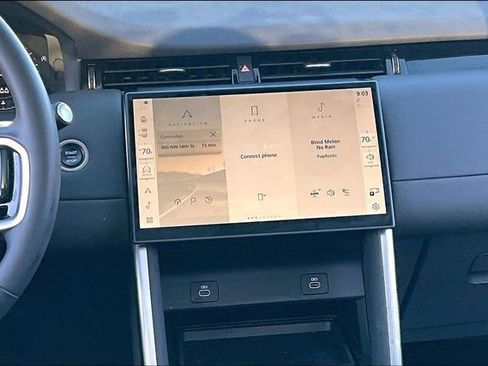 Used 2024 Land Rover Discovery Sport S image 6