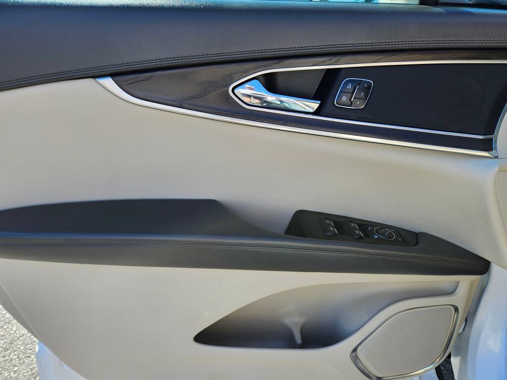 Used 2017 Lincoln MKX Reserve w/ Lincoln MKX Climate Package FWD image 18