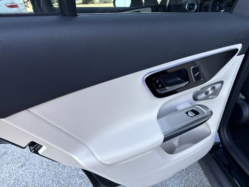 New 2026 Mercedes-Benz GLC 300 image 11