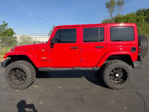 Used 2017 Jeep Wrangler Unlimited Sahara AWD/4WD image 10
