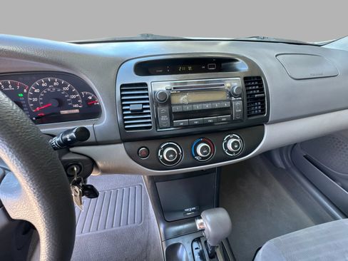 Used 2005 Toyota Camry LE FWD image 26