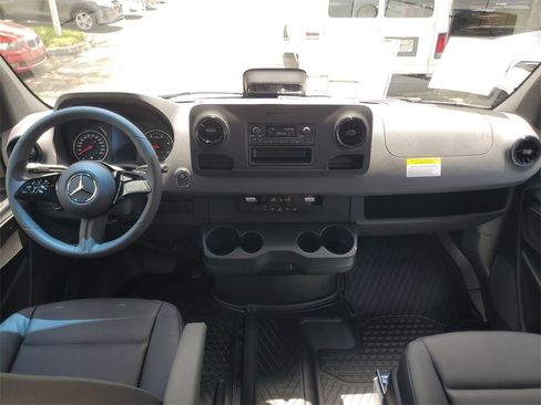 Used 2025 Mercedes-Benz Sprinter 2500 image 12