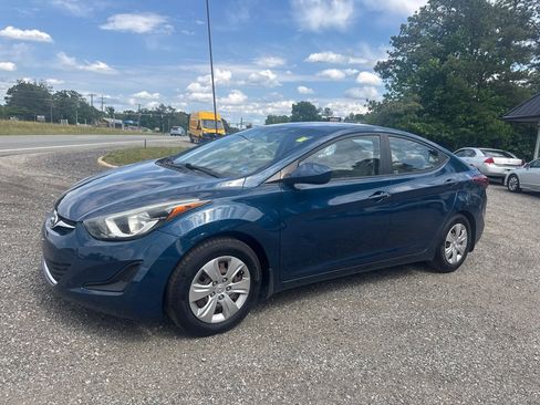 Used 2016 Hyundai Elantra SE FWD image 2