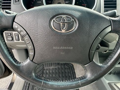 Used 2011 Toyota Tacoma PreRunner image 31