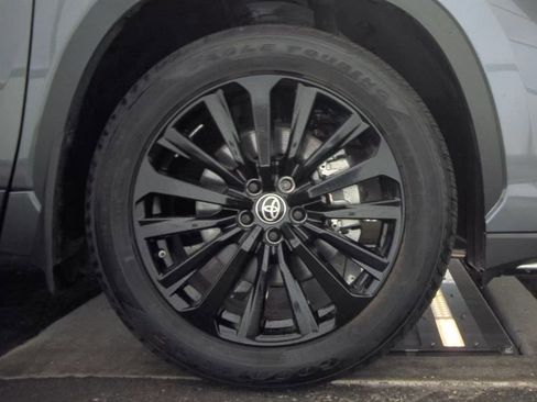 Used 2025 Toyota Highlander XSE image 11