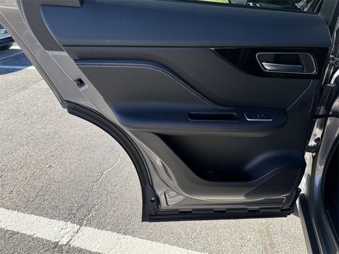 Used 2018 Jaguar F-PACE S image 21