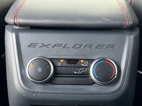 Used 2025 Ford Explorer ST-Line image 30