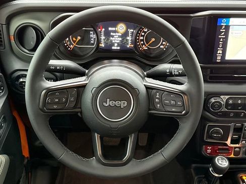 Used 2025 Jeep Gladiator Mojave AWD/4WD image 15