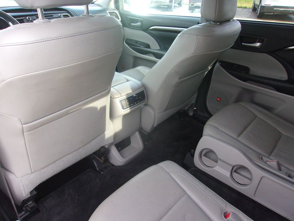 Used 2014 Toyota Highlander Limited AWD/4WD image 18