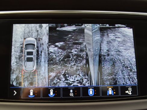 Used 2021 Buick Enclave Avenir w/ Avenir Technology Package image 21