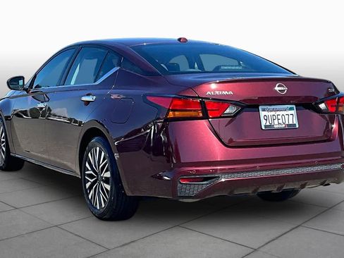 Used 2024 Nissan Altima 2.5 SV FWD image 11