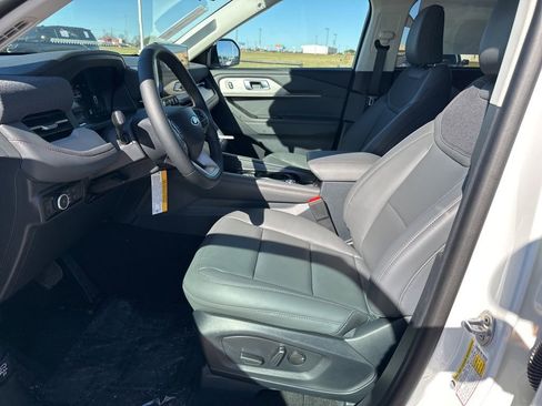 New 2026 Ford Explorer Active w/ Active Comfort Package image 13