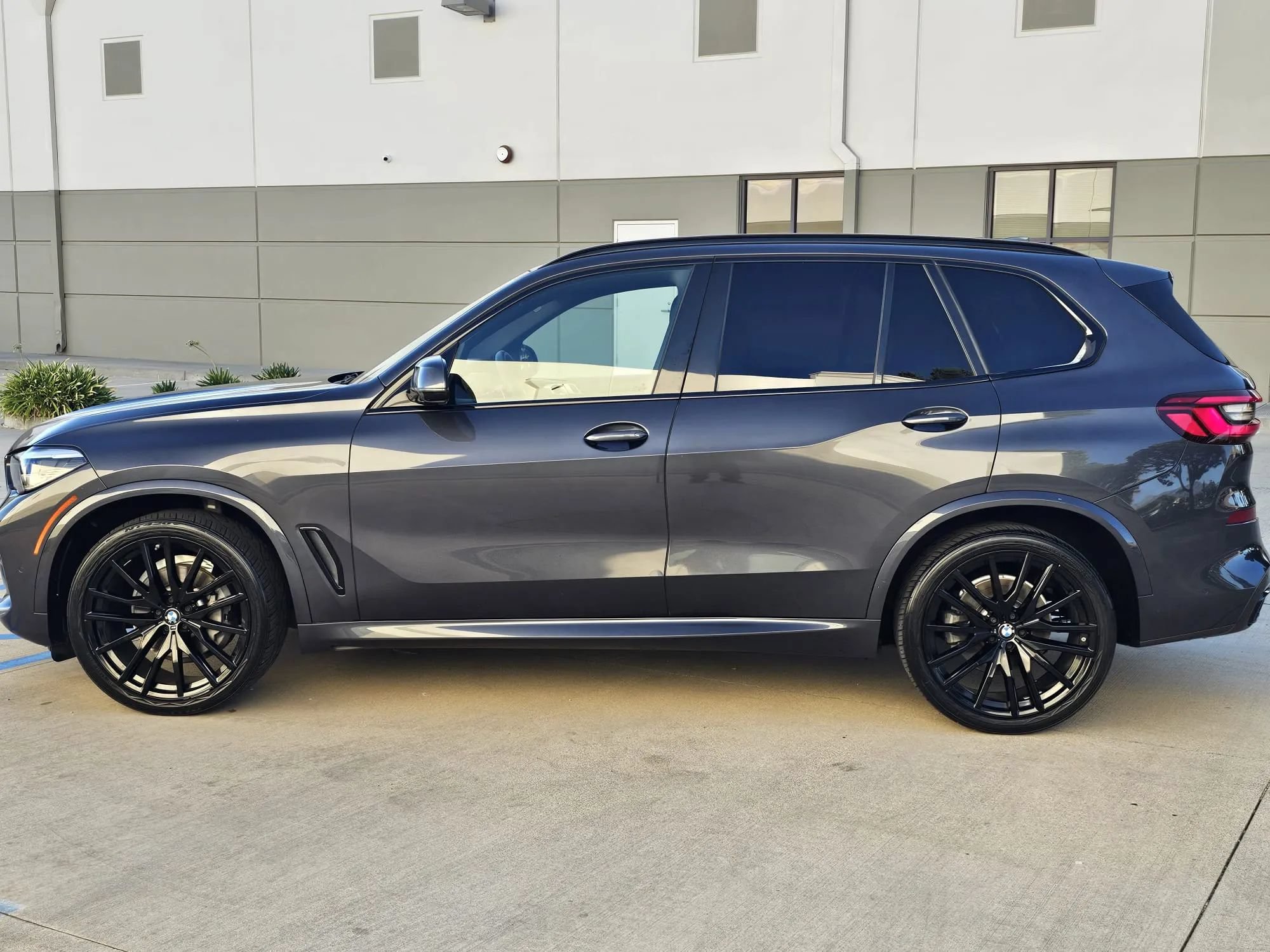 Used 2020 BMW X5 xDrive40i w/ M Sport Package AWD/4WD image 8
