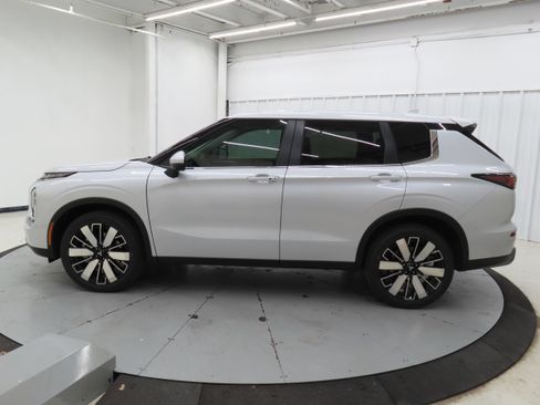 New 2026 Mitsubishi Outlander SE FWD image 7