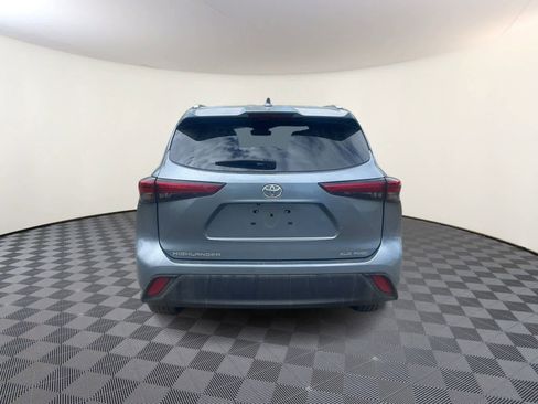 Used 2023 Toyota Highlander XLE AWD/4WD image 7