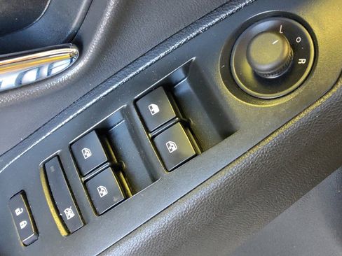 Used 2018 Chevrolet Trax LS FWD image 27