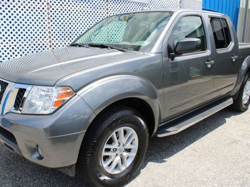 Used 2016 Nissan Frontier SV w/ SV Value Truck Package RWD image 3