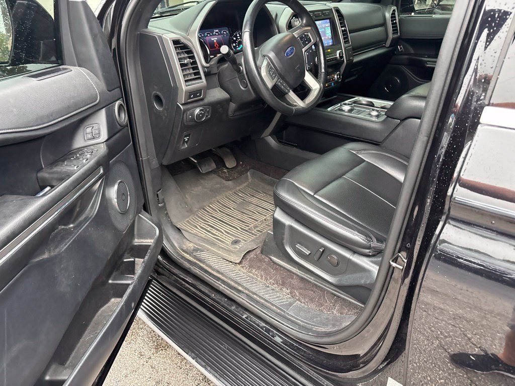 Used 2020 Ford Expedition XLT w/ Equipment Group 202A AWD/4WD image 8