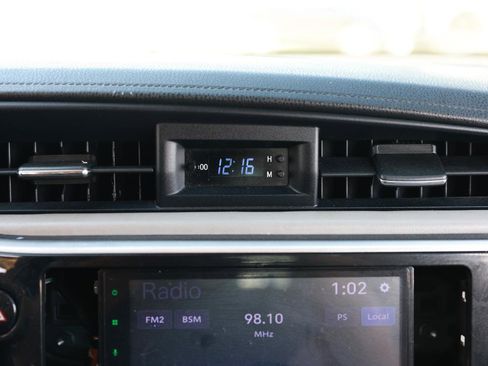 Used 2017 Toyota Corolla LE image 32