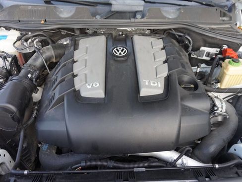 Used 2014 Volkswagen Touareg TDI image 27