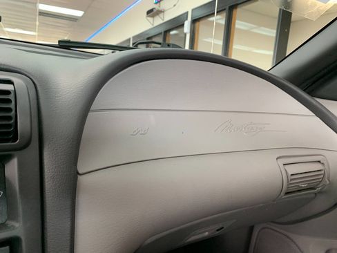 Used 2004 Ford Mustang Coupe RWD image 11