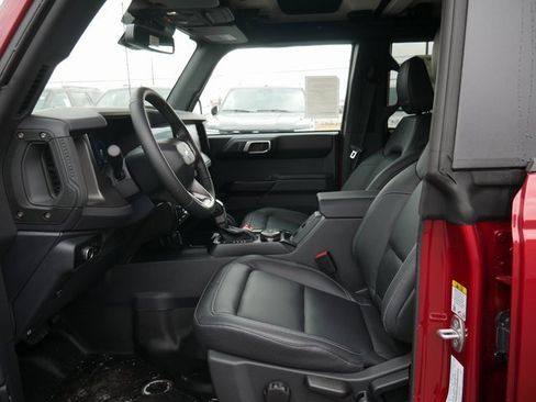 New 2025 Ford Bronco Badlands image 2