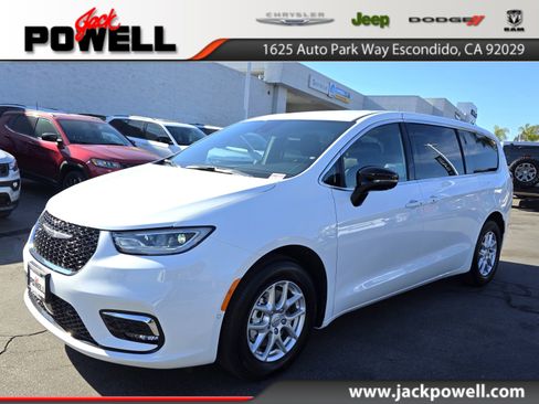 New 2026 Chrysler Pacifica Select image 1