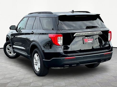 Used 2022 Ford Explorer XLT AWD/4WD image 4